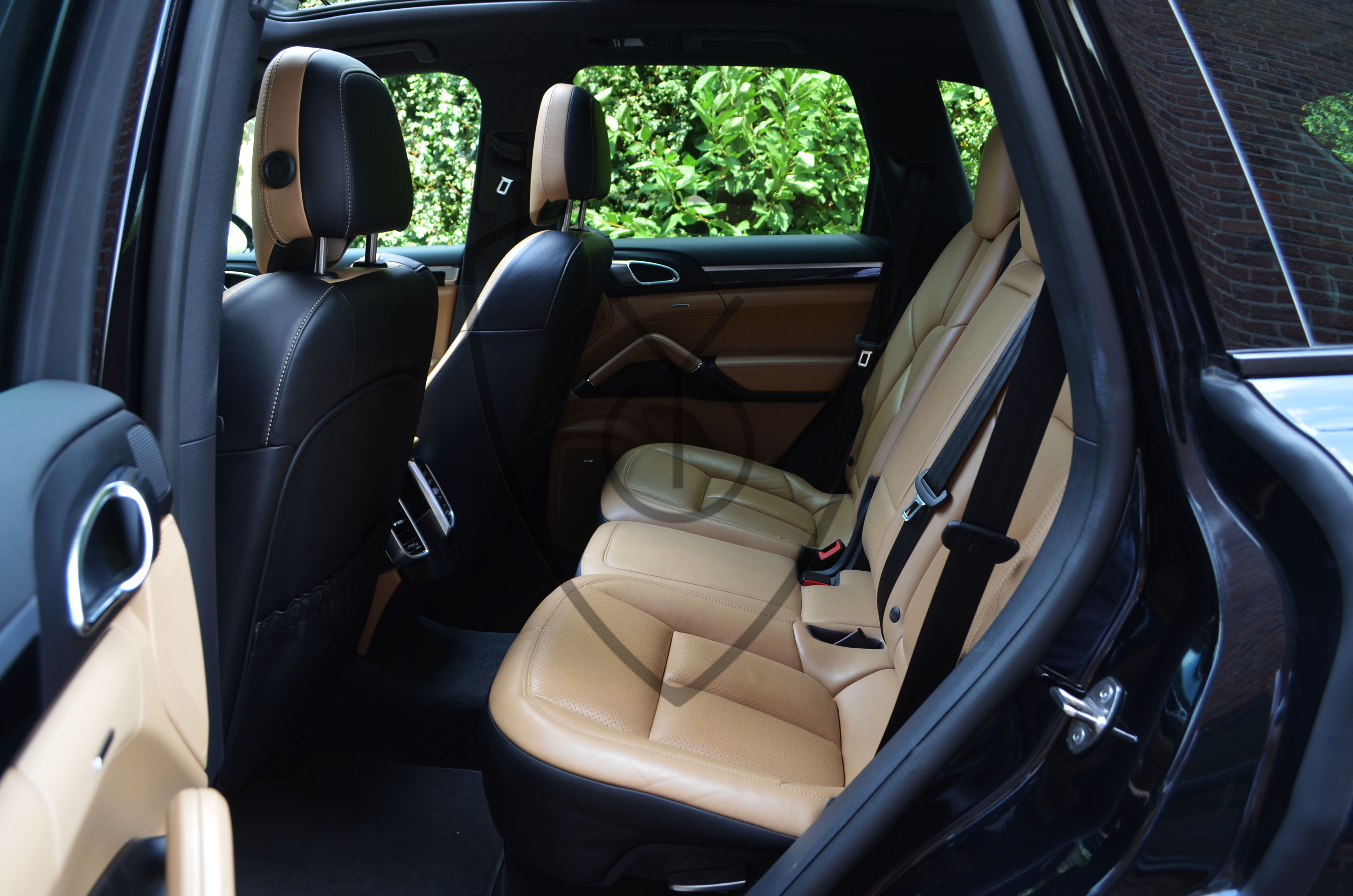 PORSCHE CAYENNE 3.0D PLATINIUM — image 7